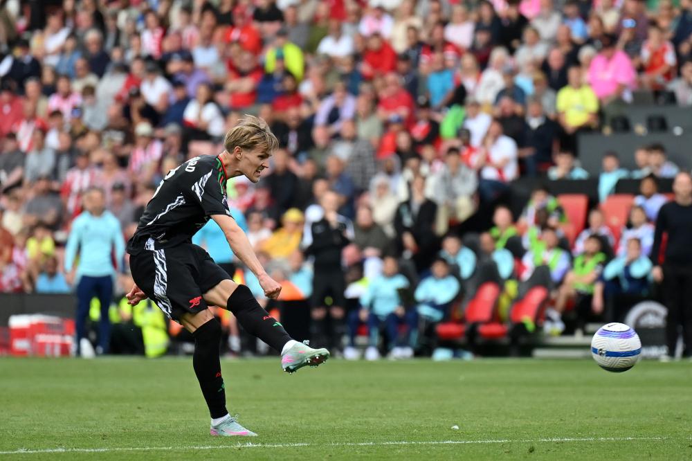 葡足协主席：我今天和C罗聊过，很清楚他有多渴望出现在场上