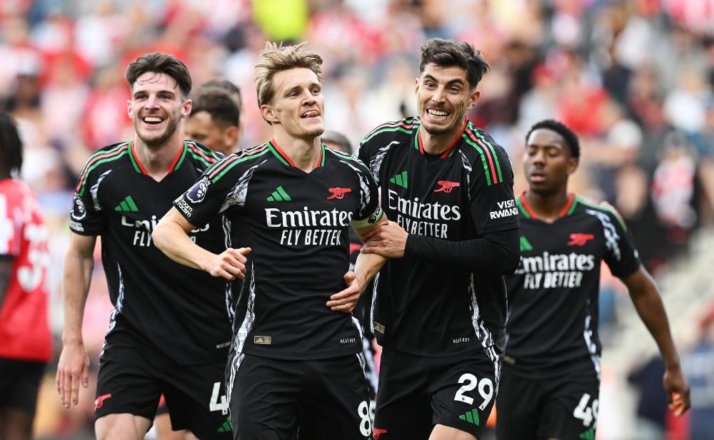 会员大会上施洛特贝克没和凯尔握手，记者：相关人员说没矛盾