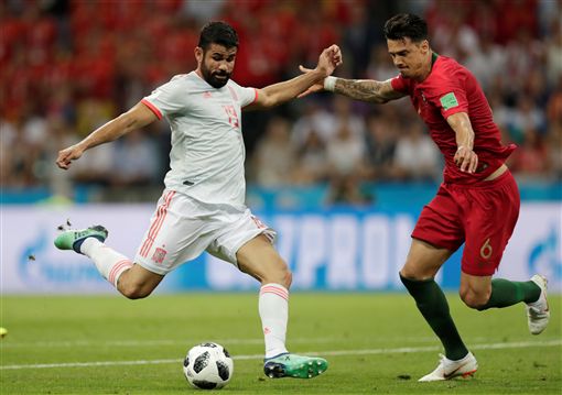 天空：埃弗顿考虑冬窗引进中锋，有意齐尔克泽和伊万-托尼